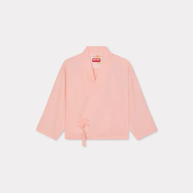 和洋剪裁蔚粉色和服罩衫，2萬3800。品牌提供