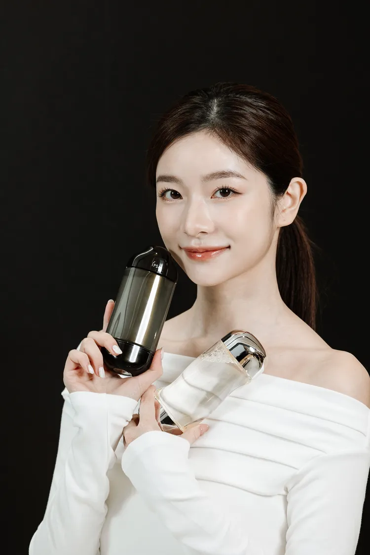 可使用IPSA流金水濕敷後再搭配使用全新黑金水。品牌提供