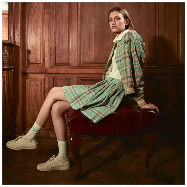 蘑菇灰格紋後側高球狐狸頭棒球外套，4萬680元。品牌提供