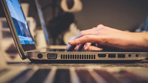 13歲學生寫作業「被筆電炸死」 疑二手貨邊充電邊使用釀悲劇