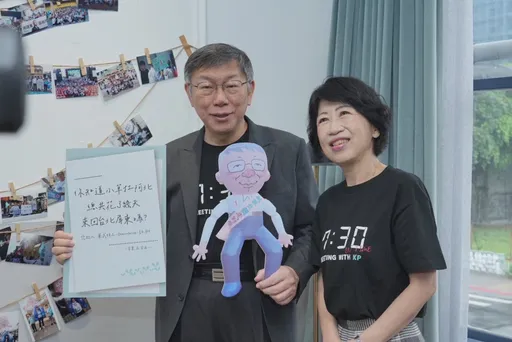 把小草當搖錢草？柯文哲拐彎回應　加碼許願台年輕人「每天7點準時上班」