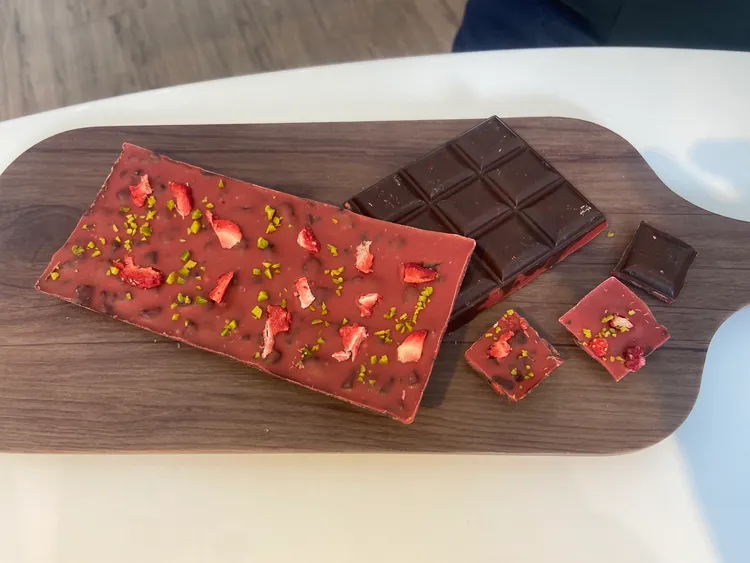 療癒巧克力霸-草莓茉莉花，獲ICA世界巧克力大賽金牌+特別獎ingredient+特別獎innovation。陳揚盛攝