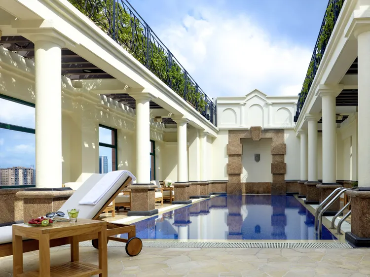 香港逸東酒店位於九龍半島中心地段，只需步行即可到達佐敦港鐵站。可樂旅遊提供