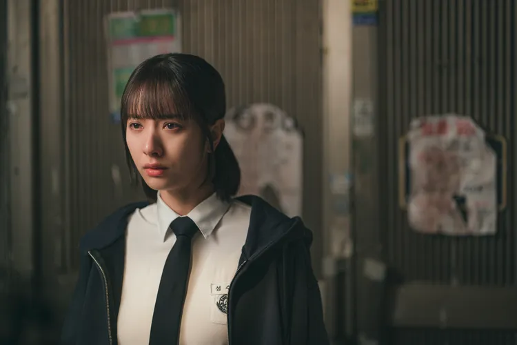 苞娜劇中被分到金字塔最低等級，誓言摧毀這個遊戲。翻攝friDay影音