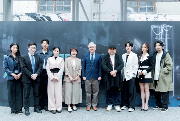 國科會科長黃冠毓（左起）、處長羅夢凡、胡宇威、盧以恩、監製謝育秀、國科會主委吳政忠、製作人徐志怡、張豐豪、周曉涵與導演曾大衡。絡思本娛樂提供