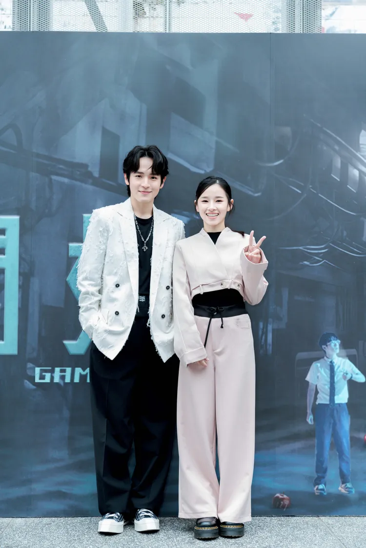 國科會微電影《遊戲開始》數學篇與物理篇男女主角張豐豪（左）、盧以恩。絡思本娛樂提供