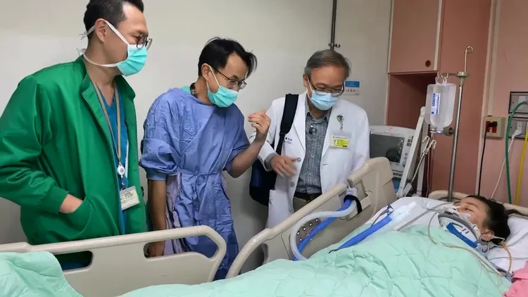 陳家姊姊今天醒了，令醫療團隊十分振奮。彰化秀傳提供