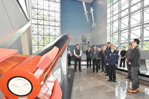 陳建仁訪視國防自主成果 希冀領頭羊「中科院」續研製軍備