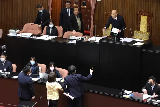 韓國瑜見外賓害質詢沒收？韓辦駁斥陳亭妃　嗆「昨天無議事外安排」 