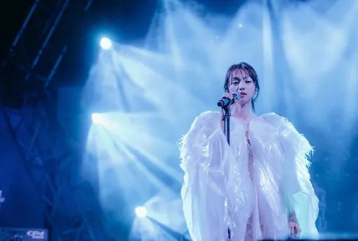 女神滿島光大港開唱現身了　白色薄紗脫了粉絲心臟爆擊！