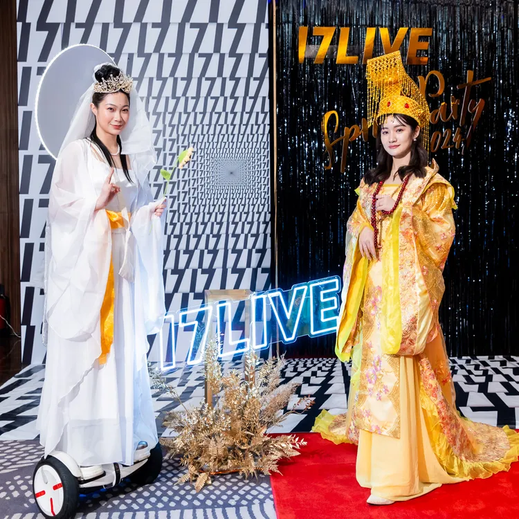 17LIVE昨(25)日舉行年度春酒，有主播化身台灣女神「媽祖」及「觀音」下凡。