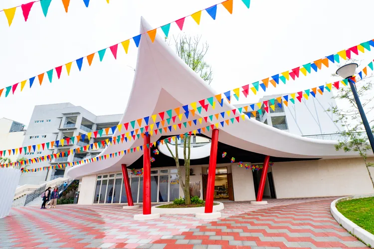 青園國小第一期校舍落成啟用。教育局提供