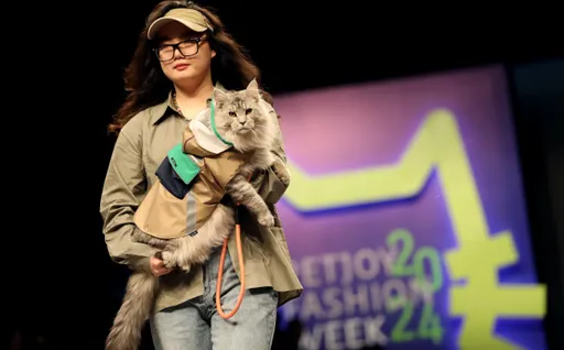 這個時裝周人類不重要!「毛模特」經海選甄試 穿訂製服上伸展台