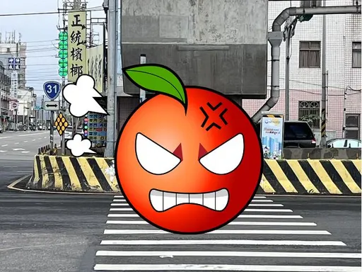超奇葩設計+1!在這過馬路得跨欄又穿牆 全網傻眼:我太難了