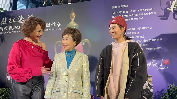 周丹薇（左起）和前副總統呂秀蓮、孟耿如。攝影中心攝