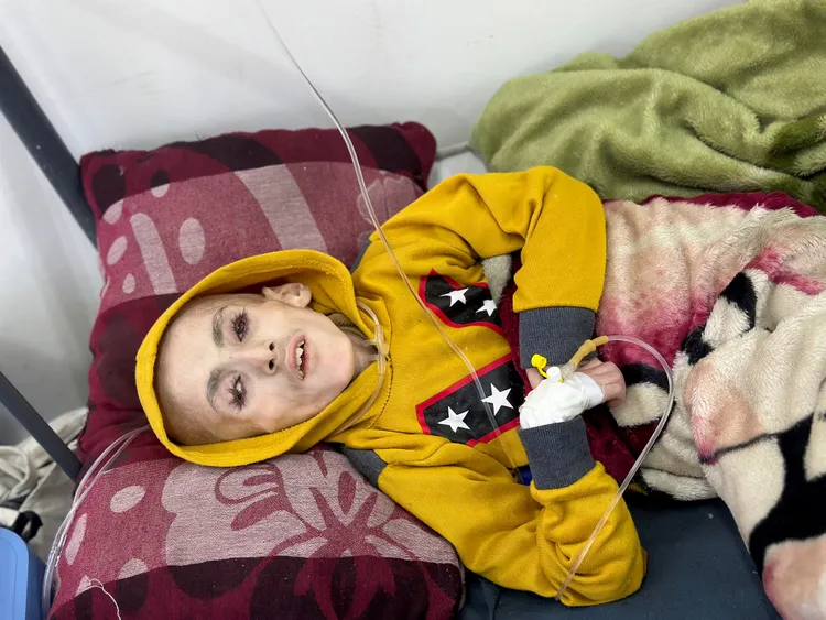 亞桑周一病逝。路透社