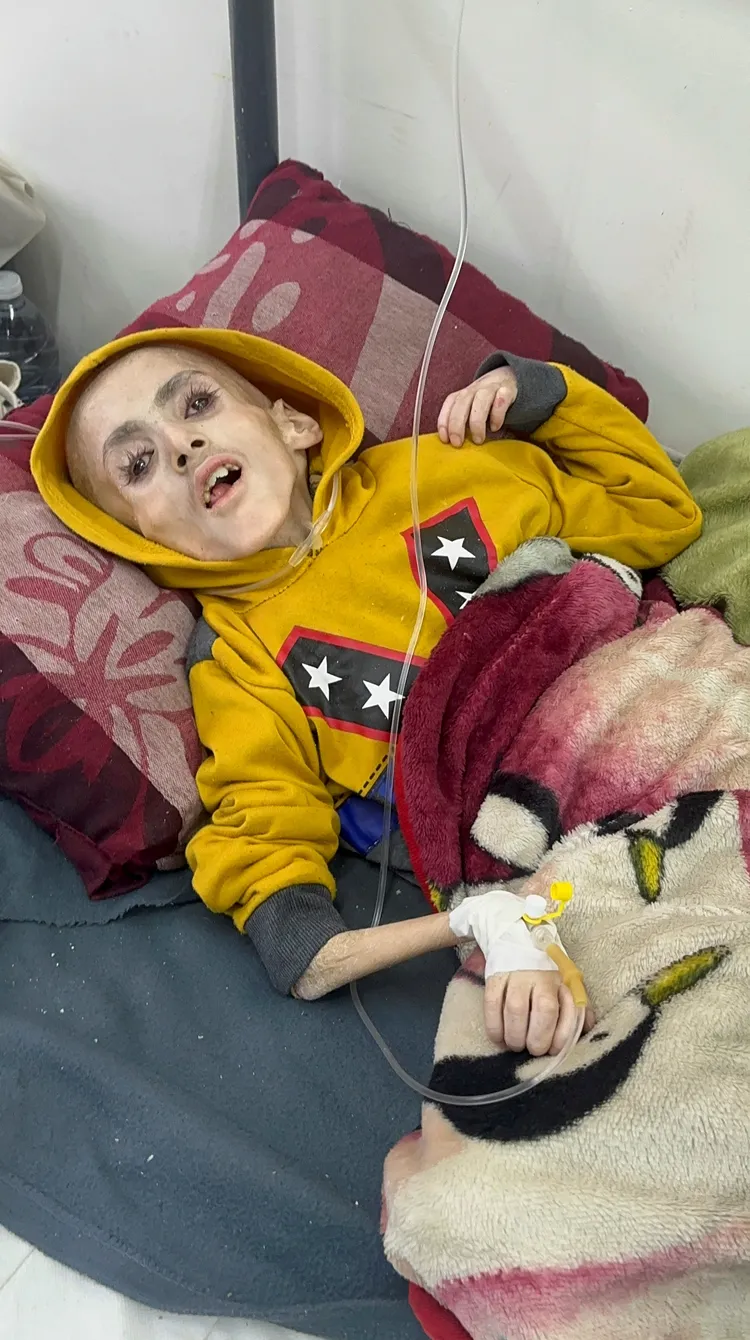 亞桑周一病逝。路透社