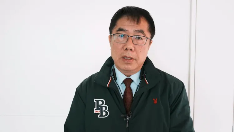 黃偉哲市長緊急回國坐鎮處理。市府提供  