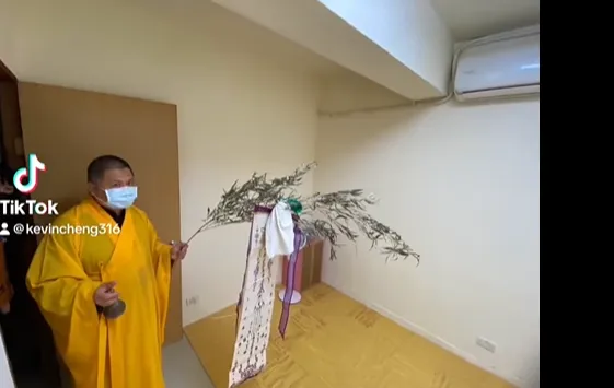 法師到現場招魂。翻攝自男童親友臉書