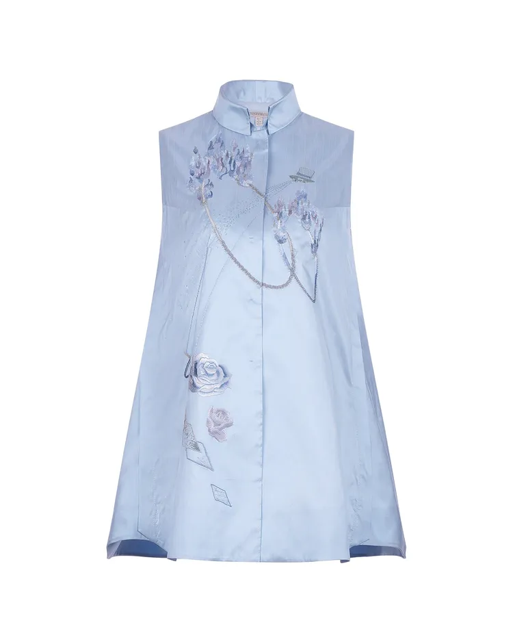 絲緞刺繡立領背心外套,現場售價$22,720元。