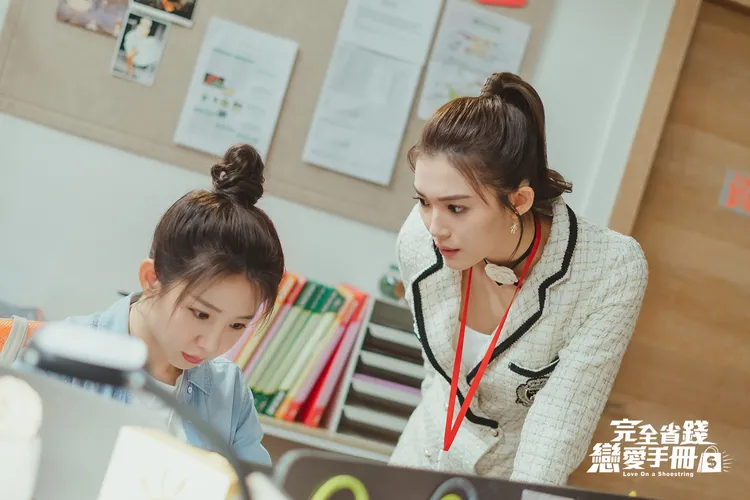 郭書瑤（左）與周智慧劇中互看不順眼激盪出精彩火花 。TVBS提供