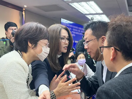 場面火爆！內政委員會「金門翻船」專報　藍綠甲動為這事混亂20分鐘