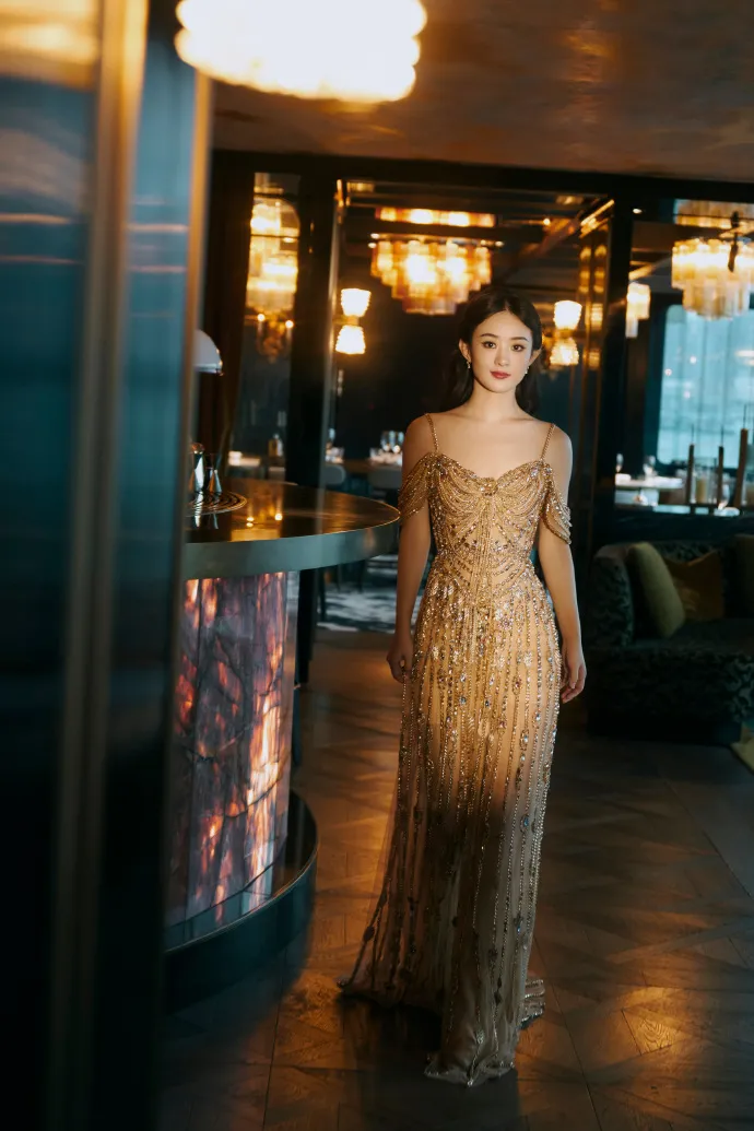 趙麗穎盛裝赴會。翻攝趙麗穎工作室微博