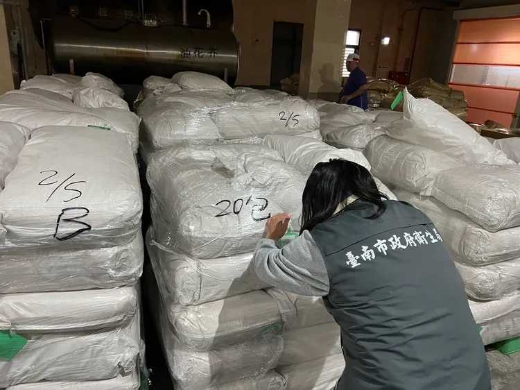 好帝一食品所購入的辣椒粉B全數封存。衛生局提供