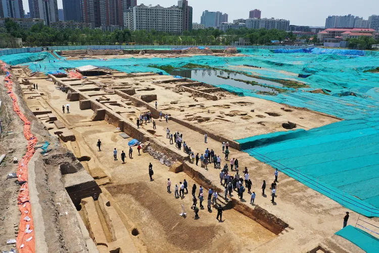河南鄭州商都書院街墓地發掘現場。新華社