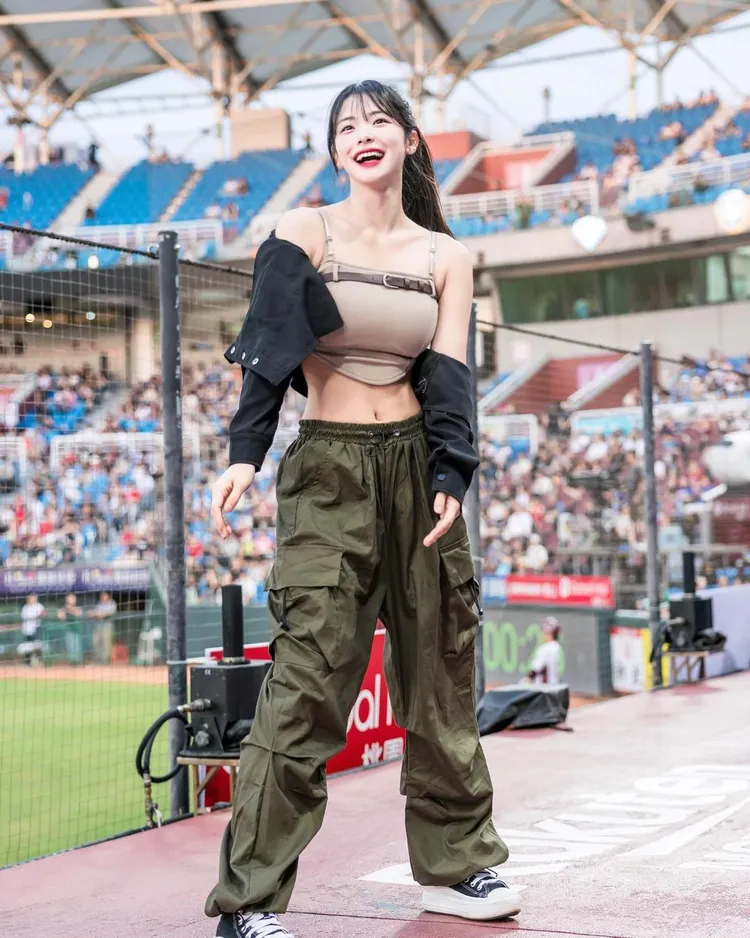 24歲南韓啦啦隊女神李多慧在台灣掀起一陣旋風。翻攝《le_dahye》的IG