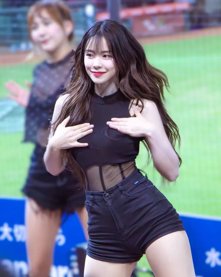 24歲南韓啦啦隊女神李多慧在台灣掀起一陣旋風。翻攝《le_dahye》的IG