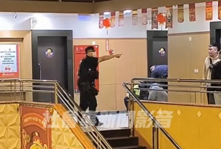 警方到場平息糾紛。翻攝畫面