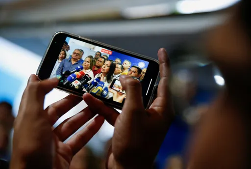 澳洲男子為撿手機　困排水溝36小時獲救