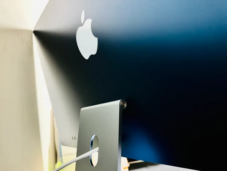 M3 iMac 支架中使用100%再生鋁金屬，磁石採用再生稀土元素，多層印刷電路板的焊料採用再生錫金屬。記者趙筱文／攝影