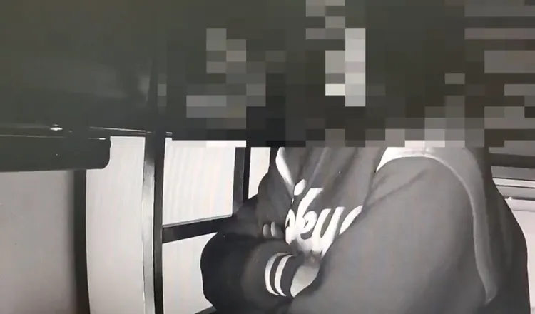 警方使用定位功能查獲郭女背包內的贓物。翻攝畫面