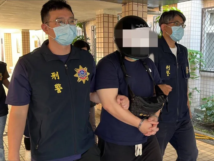 吳男移送。航警局提供