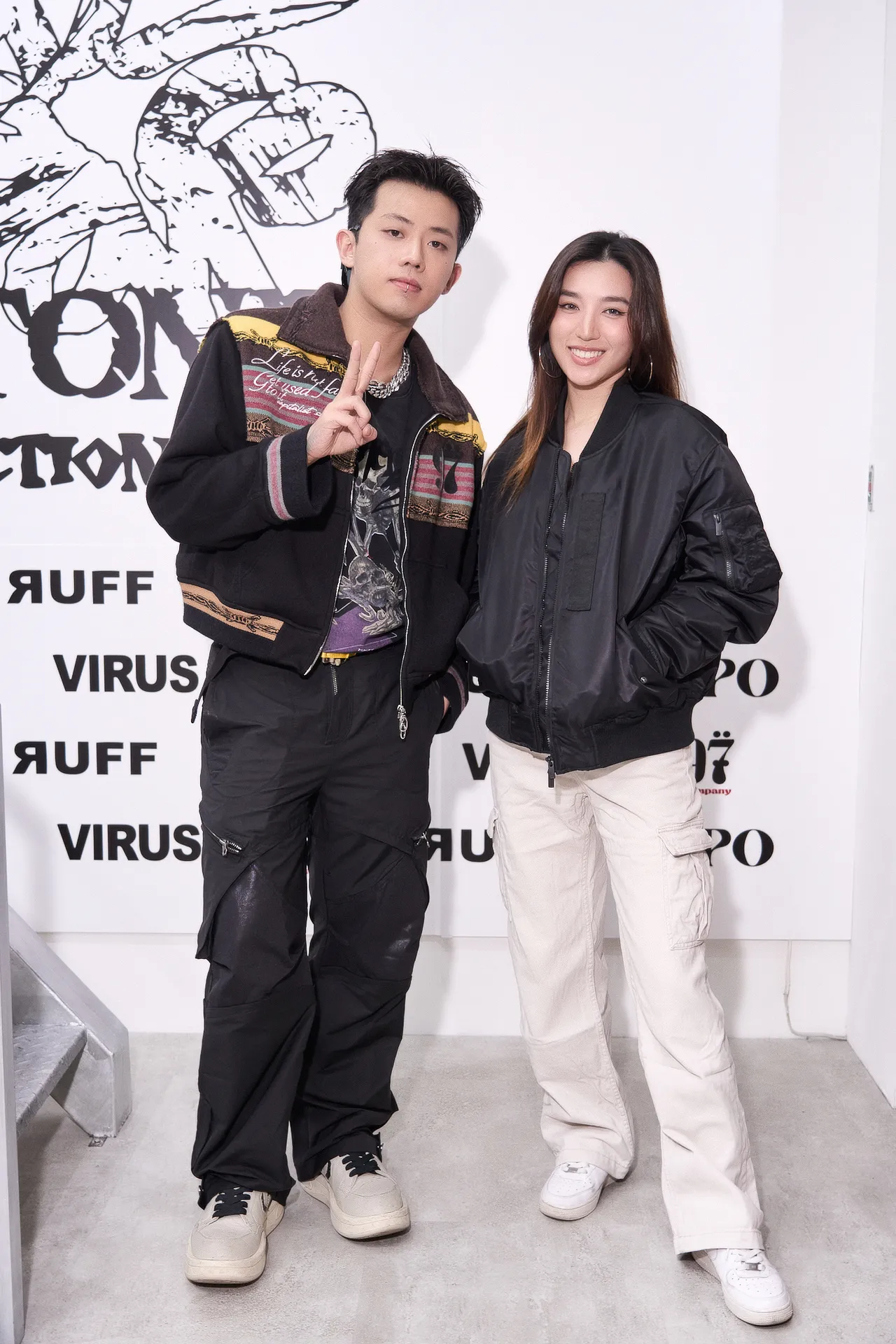 Haezee黄瑋昕前來支持香港潮流音樂人Tiab主理的服裝品牌快閃店。1997SHELL提供