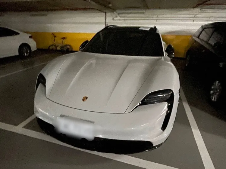 警方查扣石男名下保時捷。翻攝畫面