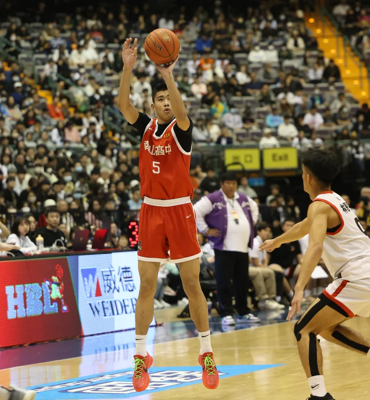 劉耕灝(左)。名衍行銷