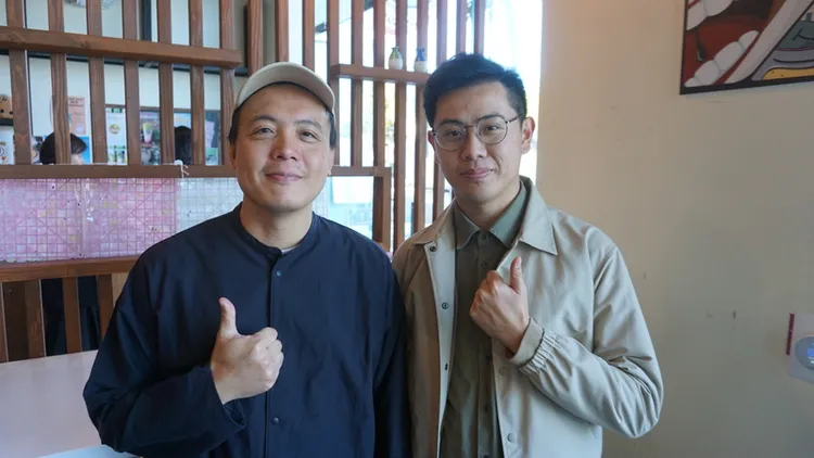 《金門》製片吳偉國（左）、攝影師陳彥霖都是金門子弟，參與拍攝2年，拍出家鄉之美。中央社