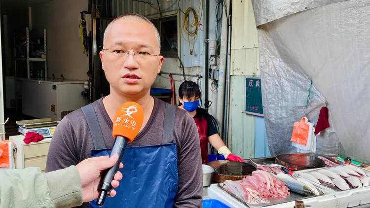 簡志雄盼拋磚引玉，引發善流迴響。王志弘攝