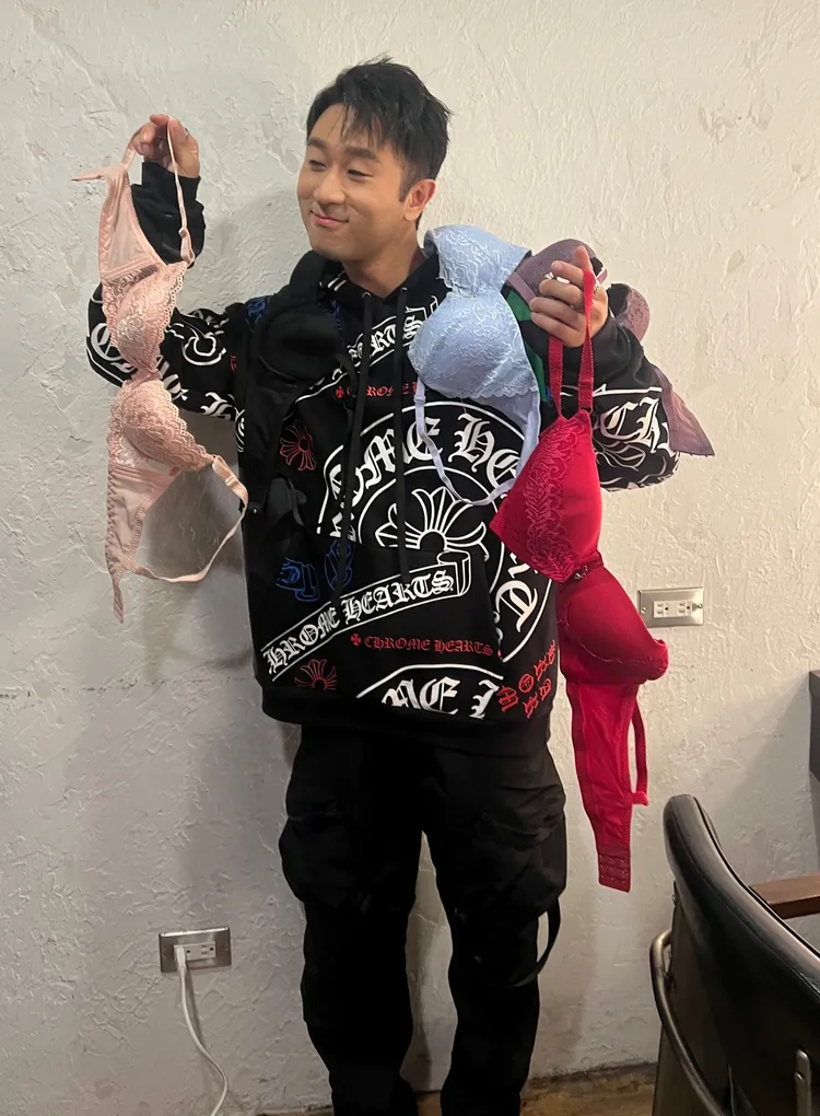 SAM LIN爽收一堆性感內衣。和協整合行銷提供