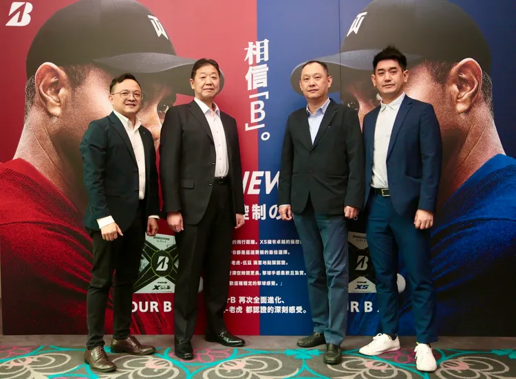 日本普利司通海外本部長和田雄一，與台隆集團顧問林進賢及台隆集團崇記貿易營運長張敬德與營運副理孫國綱合影。業者提供