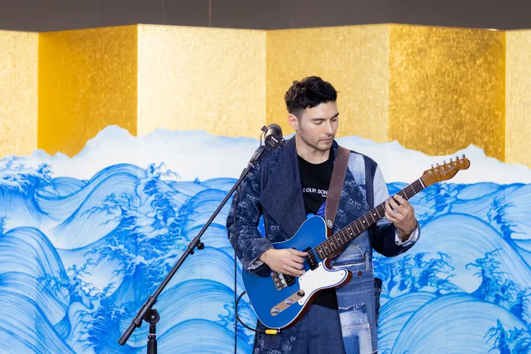 鳳小岳今在現場演唱，他3月9日即將舉辦個人演唱會。品牌提供