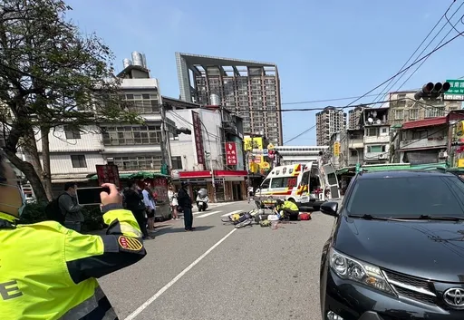 中和婦騎YouBike突左偏倒地　煞不及！貨車後輪輾頭重創喪命