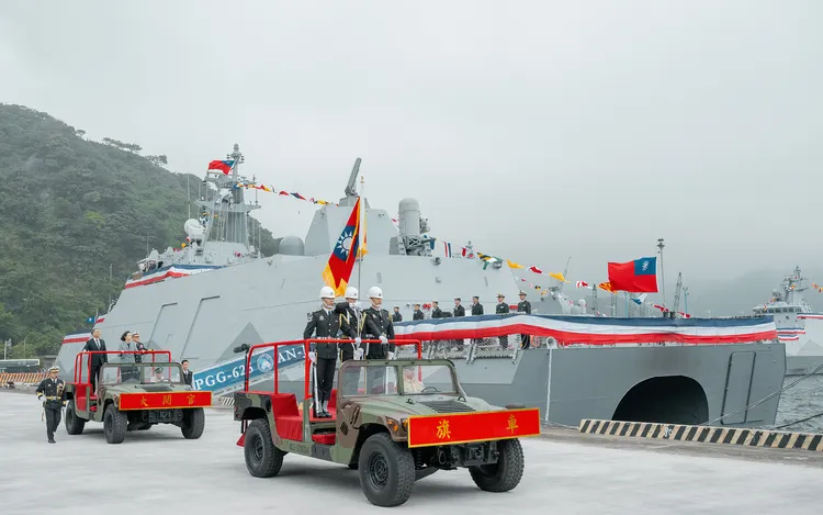 蔡英文檢閱第一批國造艦艇。府提供