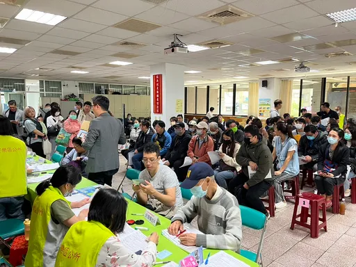 基隆「免費電機車」改版新計劃上路！首日區公所湧大量人潮　受理申請案達千件