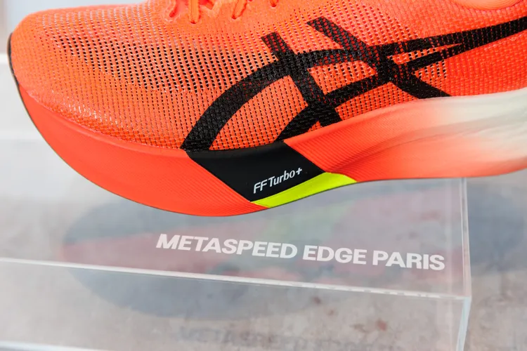 METASPEED EDGE PARIS跑鞋搭載FF BLAST TURBO+ 中底。品牌提供