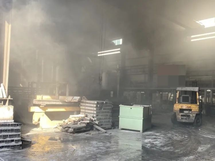 高雄市湖內區中山路2段一間工廠23日上午發生火警，消防局獲報立即出動人車前往灌救。高雄市消防局提供