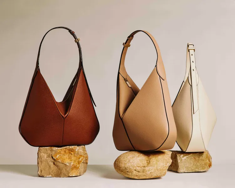 Valextra全新包型Vivi 包款方便日常通勤使用。品牌提供